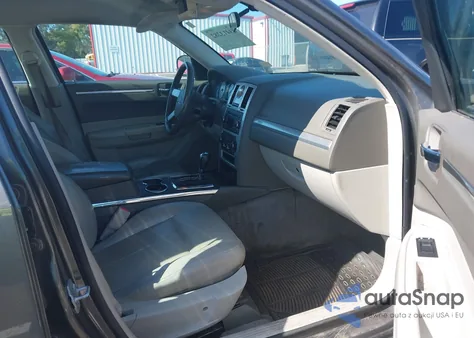 2010 Chrysler 300 Touring/Signature Series/Executive Series from USA, damaged, VIN 2C3CA5CV7AH225323